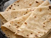B12 Deficiency: नेहमीच्याच पोळ्यांमधून मिळेल भरपूर व्हिटॅमिन B12! कणिक मळताना 'हा' पांढरा पदार्थ घाला - Marathi News | how to get rid of vitamin b 12 deficiency, how to make roti with vitamin b12, superfood for vitamin B12 | Latest sakhi Photos at Lokmat.com