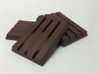 किटकॅटचा 'असा' वापर तुम्ही याआधी कधीही पाहिला नसेल - Marathi News | Man uses kit kat to propose a girl | Latest jarahatke Photos at Lokmat.com