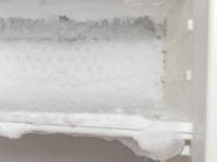 फ्रिजरमध्ये बर्फाचा डोंगर? ६ टिप्स, एका मिनिटात बर्फ वितळून फ्रिज होईल स्वच्छ... - Marathi News | how to remove freezer ice instantly quick ways to defrost freezer instant freezer ice removal fast freezer defrosting methods | Latest sakhi Photos at Lokmat.com