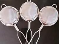 काळी पडून घाण झालेली चहाची गाळणी १५ मिनिटांत होईल चकाचक, घ्या सोपा घरगुती उपाय - Marathi News | how to remove stains on tea strainer, how to clean blackness of tea strainer | Latest sakhi Photos at Lokmat.com