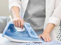 शर्टची कॉलर असो वा चुरगळलेला ड्रेस, इस्त्री न करता घालवा प्रत्येक सुरकुती - पाहा ७ भन्नाट ट्रिक्स... - Marathi News | how to remove wrinkles from clothes without iron at home wrinkle free clothes without iron | Latest sakhi Photos at Lokmat.com