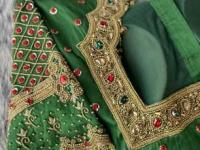 आरीवर्कचं ब्लाऊज वापरताना ५ गोष्टींची काळजी घ्या, ब्लाऊजचं डिझाईन वर्षांनुवर्षे राहील नव्यासारखं सुंदर... - Marathi News | how to take care of aari work blouse, 5 tips to maintain the beauty and shine of aari work blouse | Latest sakhi Photos at Lokmat.com