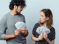 पतीलाही पत्नीकडून पोटगी मिळू शकते? सर्वांना माहितीये की केवळ पत्नीलाच मिळते, कायद्यात तरतूद... - Marathi News | Can a husband also get alimony from his wife? Everyone knows that only the wife gets it, there is a provision in the law... | Latest relationship Photos at Lokmat.com