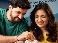 बाजाराचा मोह सोडा! ३ कोटी ९ लाखांचा मालक तर PPF च बनवेल; फक्त पती-पत्नीला हा फॅार्म्युला वापरावा लागेल - Marathi News | Leave the temptation of stock market ppf make you owner of 3 crore 9 lakhs Only the husband and wife will have to use 15 15 formula | Latest business Photos at Lokmat.com