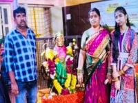 'आम्ही काव्याकडे जातोय...'; लेकीच्या विरहाने ग्रासलं, संपूर्ण कुटुंबानं एकत्र आयुष्य संपवलं! वाचून काळजाचं पाणी होईल!  - Marathi News | 'We are going to kavya...'; The whole family ended their lives together, suffering from the loss of their daughter! Reading this will make your heart ache! | Latest crime News at Lokmat.com