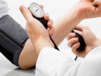 उच्च रक्तदाबाचा त्रास जाणवतोय? मग उन्हाळ्यात 'या' गोष्टींचा आहारात करा समावेश! - Marathi News | world hypertension day eat these 7 food items to control hypertension in summer | Latest health Photos at Lokmat.com