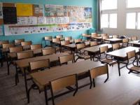 बापरे! फी मिळत नसल्याने "या" राज्यातील खासगी शाळा बंद होण्याच्या मार्गावर - Marathi News | private schools is karnataka are at verge to shut down due to financial crunch schools reopen | Latest national Photos at Lokmat.com