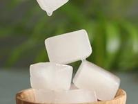 चेहरा इतका निस्तेज की लोक विचारतात आजारी आहेस का? ‘या’ आईस क्यूबने करा मालिश, येईल तेज - Marathi News | 5 types of ice cubes for glowing skin, how to keep skin young and glowing, home hacks for radiant glowing skin | Latest sakhi Photos at Lokmat.com