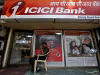 ICICI बँकेच्या क्रेडिट कार्ड युजर्संना झटका, आता 'हे' शुल्क पूर्वीपेक्षा जास्त भरावे लागणार - Marathi News | ICICI Bank hikes credit card charges with effect from February 10 | Latest business Photos at Lokmat.com