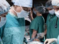 5 साल के बच्‍चे का हुआ ऑपरेशन, पेट से निकली सांप जैसी 3 फीट लंबी गांठ - | Doctors surprised operation 5 year old child 3 foot long snake like lumps came out | Latest weird Photos at Lokmatnews.in