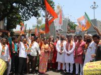 Karnataka Election Results 2018 कोल्हापुरात साखर-पेढे व फुगडीचा फेर - Marathi News | Karnataka Election Results 2018 | Latest kolhapur Photos at Lokmat.com