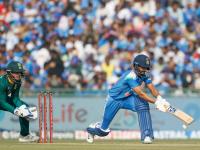 Ruturaj Gaikwad Maiden Century : पुणेकरानं संधीचं सोनं करुन दाखवलं! या कारणामुळं ऋतुराजची पहिली सेंच्युरी ठरते खास - Marathi News | IND vs SA Ruturaj Gaikwad Gets First ODI Century Big Partnership With Virat Kohli | Latest cricket News at Lokmat.com