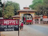 नेपाळमध्ये भारतीय वाहनांसाठी नवा नियम, सीमेवरून वाहतुकीला निर्बंध; स्थानिकांमध्ये संताप - Marathi News | New rules for Indian vehicles in Nepal, restrictions on traffic across the border | Latest international News at Lokmat.com