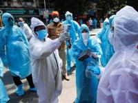 Corona Outbreak: उजवीकडे डेल्टाक्रॉन, डावीकडे कोरोना, मध्येच भारत! चीन पुन्हा मोठ्या संकटात टाकणार - Marathi News | Covid Cases increasing in China and European contries, Covid 19 Cases in India updates | Latest national Photos at Lokmat.com