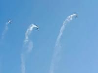 PHOTOS: सूर्यकिरण, सारंगचे चित्तथरारक हवाई प्रात्यक्षिके - Marathi News | sarang suryakiran indian airforce demonstrations | Latest pune Photos at Lokmat.com