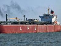 इराणकडून भारतीय जहाजांवरच गोळीबार? टँकर VLCC माघारी परतला, होर्मुझमध्ये काय घडले... - Marathi News | High alert in Hormuz Firing from Iran, two Indian oil tankers take U-turn, Iran blocks their way | Latest international News at Lokmat.com