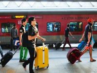 आता रेल्वे प्रवासात कितीही सामान नेता येणार नाही, लवकरच निश्चित होतोय नियम; जाणून घ्या, कोणत्या क्लाससाठी किती मर्यादा? - Marathi News | Now no amount of luggage can be carried on train journey, rules are being finalized soon; Know about luggage weight limit for general sleeper and ac class | Latest national Photos at Lokmat.com