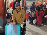 'एसी-थ्री टियर'मध्ये प्रवाशासोबत कुत्रा! रेल्वेतून नेता येतो का? व्हिडिओ व्हायरल होताच रेल्वे 'सेवा' झाली सक्रिय - Marathi News | Railway Pet Rules 3AC Dog Traveling: Dog with passenger in 'AC-3 tier'! Can a dog be taken on a train? Railway 'service' activated as soon as the video went viral | Latest national News at Lokmat.com 'एसी-थ्री टियर'मध्ये प्रवाशासोबत कुत्रा! रेल्वेतून नेता येतो का? व्हिडिओ व्हायरल होताच रेल्वे 'सेवा' झाली सक्रिय - Marathi News | Railway Pet Rules 3AC Dog Traveling: Dog with passenger in 'AC-3 tier'! Can a dog be taken on a train? Railway 'service' activated as soon as the video went viral | Latest national News at Lokmat.com