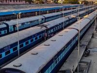 भारतात किती रेल्वे गाड्या? दररोज किती कोटी लोक प्रवास करतात? आकडे पाहून थक्क व्हाल! - Marathi News | Indian Railways World's 4th Largest Network, Carries 2.4 Crore Passengers Daily | Latest business Photos at Lokmat.com