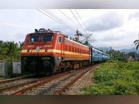 ताशी १८० किमी वेग, उशीर झाल्यास नुकसान भरपाई; अशा असतील देशातील खासगी ट्रेनमधील सुविधा - Marathi News | Indian Railway : 180 km per hour, compensation in case of delay; Such will be the facilities in private trains in the India | Latest business Photos at Lokmat.com