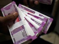 २००० च्या नोटा बाद केल्यानंतर PNB आणि AXIS बँकेने बदलला निर्णय, ग्राहकांचे होणार नुकसान - Marathi News | punjab national bank axis bank reduce fixed deposit interest rates | Latest business Photos at Lokmat.com