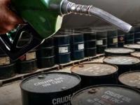 भारताकडे संकटकाळात ९.५ दिवस पुरेल इतकाच तेलाचा साठा, चिंतेचा विषय का?; RTI मधून धक्कादायक खुलासा - Marathi News | India has only 9.5 days of oil reserves in times of crisis, why is it a matter of concern for indians?; Shocking revelation from RTI | Latest business Photos at Lokmat.com