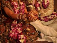 'या' पाच गोष्टी लग्नानंतर चुकूनही लगेच करु नका - Marathi News | Do not do these five things immediately after marriage | Latest lifeline Photos at Lokmat.com