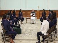 भारतीय महिला ‘वर्ल्ड चॅम्पियन’ कशा बनल्या? अमोल मुझुमदारांनी PM मोदींना सांगितली Untold Story - Marathi News | indian womens cricket team head coach amol muzumdar get emotional during pm modi meet told untold story about how did indian women become world champions | Latest cricket News at Lokmat.com भारतीय महिला ‘वर्ल्ड चॅम्पियन’ कशा बनल्या? अमोल मुझुमदारांनी PM मोदींना सांगितली Untold Story - Marathi News | indian womens cricket team head coach amol muzumdar get emotional during pm modi meet told untold story about how did indian women become world champions | Latest cricket News at Lokmat.com