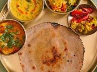 'गरिबांचे अन्न' म्हणून हिणवलेले ‘हे’ ७ पदार्थ आता मिळतात फाइव्ह स्टार हॉटेलात, खाण्यासाठी लोक दिवाने - Marathi News | Indian dishes once considered poor now served in five star hotels traditional Indian foods gaining popularity in luxury restaurants street food now served in fine dining restaurants regional Indian dishes in premium hotels | Latest sakhi Photos at Lokmat.com