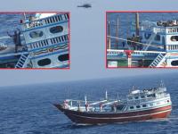 भारतीय नौदलाचे शौर्य; समुद्री चाच्यांपासून 19 बंधकांची केली सुटका, पाहा थरारक Photo... - Marathi News | Indian Navy rescued 19 hostages from pirates, see the thrilling Photo... | Latest national Photos at Lokmat.com