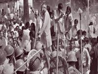 आणीबाणीचा इतिहास - ४९ वर्षापूर्वी आजच्याच दिवशी रात्री १२ ते ४ वाजेपर्यंत काय घडलं? - Marathi News | History of Emergency - What happened 49 years ago today between 12 pm and 4 pm? PM Indira Gandhi Imposed Emergency in India | Latest national Photos at Lokmat.com