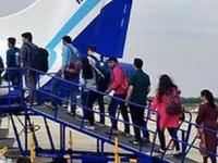 इंडिगोच्या गोंधळानंतर सरकारचा कठोर निर्णय; विमान भाड्याची कमाल मर्यादा निश्चित, रिफंडसाठी अल्टीमेट - Marathi News | Government Caps Domestic Air Fares After Indigo Chaos Sets ₹18,000 Upper Limit on Economy Tickets | Latest business News at Lokmat.com इंडिगोच्या गोंधळानंतर सरकारचा कठोर निर्णय; विमान भाड्याची कमाल मर्यादा निश्चित, रिफंडसाठी अल्टीमेट - Marathi News | Government Caps Domestic Air Fares After Indigo Chaos Sets ₹18,000 Upper Limit on Economy Tickets | Latest business News at Lokmat.com