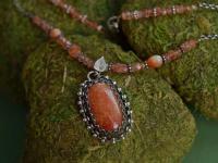 CoronaVirus News : कोरोनापासून बचाव करण्यासाठी 'नेकलेस' तयार, पण... - Marathi News | anti virus necklace can prevents covid 19 indonesia health ministry claims | Latest international Photos at Lokmat.com