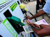 जर 'हा' अंदाज खरा ठरला तर पेट्रोल-डिझेल आणखी भडकणार! जाणून घ्या, कुठपर्यंत पोहोचू शकते किंमत? - Marathi News | Petrol-Diesel Brent crude oil price may be cross 100 dollars per barrel in next 2 year | Latest business Photos at Lokmat.com