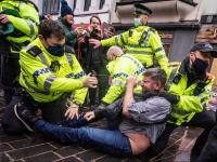 लॉकडाउनमुळे इंग्लंड, जर्मनीसह 'या' बड्या देशांतील लोक भडकले अन् थेट रस्त्यावर उतरले! - Marathi News | anti corona lockdown protest in england germany austria belgium france germany italy netherlands | Latest international Photos at Lokmat.com