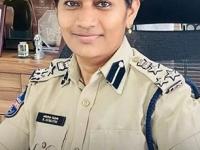 ४० रोडरोमिओंना अद्दल घडवणारी लेडी सिंघम; सरपंचाची लेक झाली धडाकेबाज IPS ऑफिसर - Marathi News | IPS B Sumathi undercover operation career education family father success story | Latest sakhi Photos at Lokmat.com