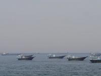 इराणनं अमेरिकेची नाकाबंदी तोडली, नाकाखालून घेऊन गेला ३४ टँकर्स; ९० कोटी डॉलर्सचं तेल 'होर्मुज'बाहेर! असा दिला चकमा - Marathi News | Iran breaks US blockade, takes 34 tankers under its nose; Oil worth $900 million passes through Hormuz | Latest international News at Lokmat.com