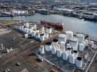 इराणसमोर नवे संकट, तेल कुठे साठवायचे?, मर्यादा संपत आली; निर्बंधांमुळे निर्यात ठप्प - Marathi News | Iran faces new crisis, where to store oil?, limit is running out; exports are stalled due to sanctions | Latest international News at Lokmat.com