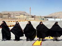 सर्व नागरिकांनी ऊर्जा प्रकल्पांना घेराव घाला...! ट्रम्प यांच्या धमकीवर इराणची नवी चाल, वाटाघाटी नाजूक वळणावर... - Marathi News | Iran Human Chain Power Plants War: All citizens should blockade energy projects...! Iran's new move on Trump's threat, negotiations at a delicate juncture... | Latest international News at Lokmat.com