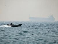 होर्मुझच्या सामुद्रधुनीत जहाजांवर गोळीबार! इराणचा आक्रमक पवित्रा; पुन्हा युद्धाची ठिणगी? - Marathi News | Gunfire in Strait of Hormuz: Thrilling again in the Strait of Hormuz! Iran fires on merchant ships; Tensions rise in Gulf countries even before the ceasefire ends | Latest international News at Lokmat.com