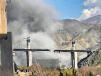 ज्याची भीती तेच घडलं, युद्ध आणखी पेटलं; इराणच्या सर्वात मोठ्या ब्रिजवर हल्ला, ८ मृत्यू ९५ जखमी - Marathi News | US Israel Iran War: US-Israeli attack on the B1 Bridge in Karaj resulted in 8 deaths and 95 civilian injuries | Latest international News at Lokmat.com