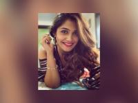 सोशल मीडियावर ईशा केसकरच्या हॉट फोटोंनी लावली आग - Marathi News | Isha Keskar hot photos viral on social media | Latest filmy Photos at Lokmat.com