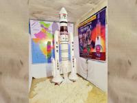 मुंबईकर ‘बेस्ट’, बनवले चक्क डबे, पाइप, खांबाचे चंद्रयान - Marathi News | Mumbaikar's 'best', Chandrayaan made of boxes, pipes, poles | Latest mumbai News at Lokmat.com