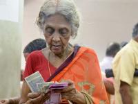 बँकेतून काढलेले १५ लाख घरी ठेवले आणि नंतर जमा केले; आयकर विभागाने कर लावला, महिलेने दाद मागितली... - Marathi News | ITAT ruling on cash deposit 2026: 15 lakhs withdrawn from the bank was kept at home and later deposited; Income Tax Department imposed tax, woman filed an appeal... | Latest business News at Lokmat.com