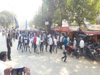 भीमा-कोरेगाव हिंसाचार : महाराष्ट्र बंद मुळे जळगाव जिल्ह्यातील जनजीवन विस्कळीत - Marathi News | Bhima-Koregaon Violence: Maharashtra closed due to life-threatening disruption in Jalgaon district | Latest jalgaon Photos at Lokmat.com