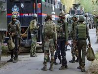 जम्मू-काश्मीरच्या कठुआ जिल्ह्यात चकमक; सुरक्षा दलांनी घनदाट जंगलात दहशतवाद्यांना घेरले - Marathi News | Jammu-Kashmir: Encounter in Kathua district of Jammu and Kashmir; Security forces surround terrorists | Latest national News at Lokmat.com