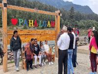 पहलगाम हल्ल्यानंतर १६० दिवसांनी काश्मीरमधील 'ही' १२ पर्यटनस्थळे पुन्हा पर्यटकांसाठी खुली - Marathi News | 12 tourist spots in Kashmir reopen for tourists 160 days after Pahalgam attack | Latest national Photos at Lokmat.com