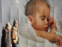 लोकसंख्येत होतेय सातत्याने घट! मुलं जन्माला घालण्यासाठी 'हा' देश देतोय ८ लाख - Marathi News | The population is constantly decreasing! Japan, and South Korea country is paying 8 lakhs to give birth to children | Latest jarahatke Photos at Lokmat.com