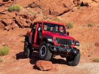 Jeep ने लॉन्च केली दमदार Wrangler; 85+ सेफ्टी फीचर्ससह ऑफरोडिंगचा थरार, पाहा किंमत... - Marathi News | Jeep Launches Powerful Wrangler; Thrill of offroading with 85+ safety features, see price | Latest auto Photos at Lokmat.com