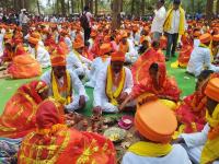 अनोखा सोहळा! 'लिव्ह इन रिलेशनशिप'मध्ये राहणाऱ्या 501 जोडप्यांचा सामूहिक विवाह - Marathi News | jharkhand-mass-marriage-of-501-couples-was-done-in-this-city-of-jharkhand-all-were-living-in-live-in-relationship | Latest national Photos at Lokmat.com